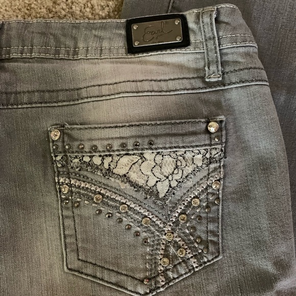 Earl gray boot cut jeans with bling detail on front and back pockets. Size 14 - Picture 6 of 8